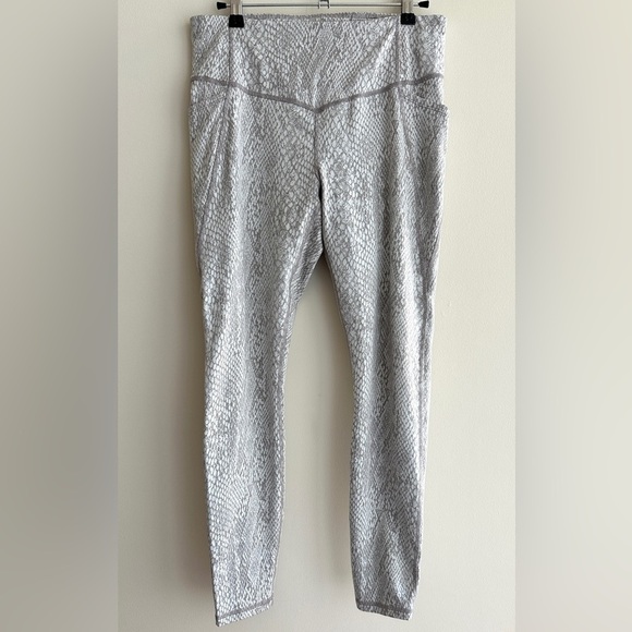 All In Motion Women's Snake Print Jacquard Leggings, Size Medium - Picture 4 of 16